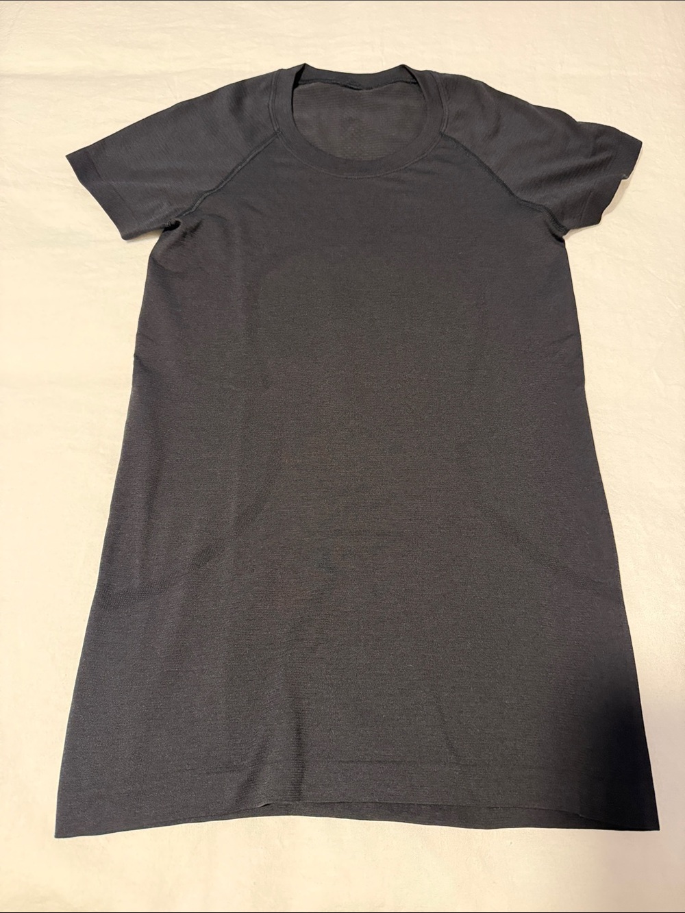 LULULEMON Black Swiftly Tech Short-Sleeve Hip Length Size 4